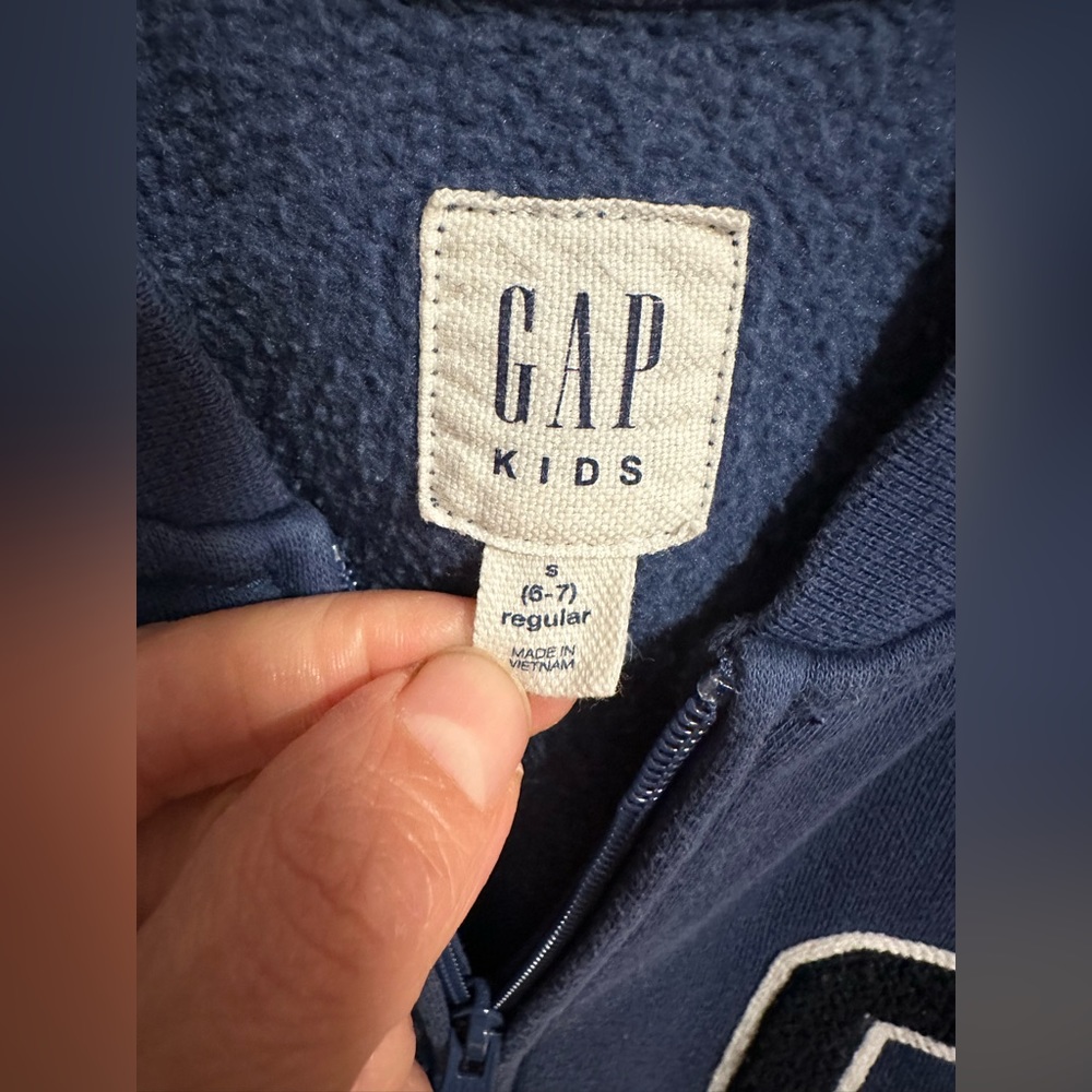 Gap - Picture 3 of 4